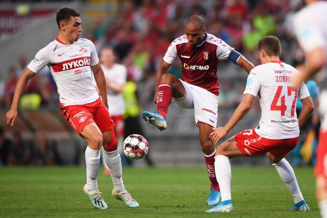 辽宁揭幕战赛前领取总冠军戒指 升起冠军旗帜